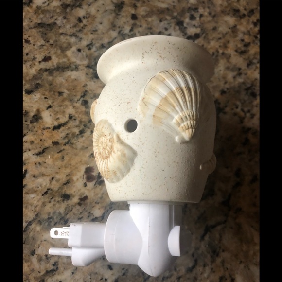 Scentsy Sea Shell Plug In Light - Picture 2 of 6